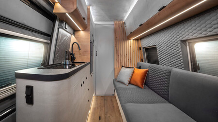 Falcon Globe Traveller 13