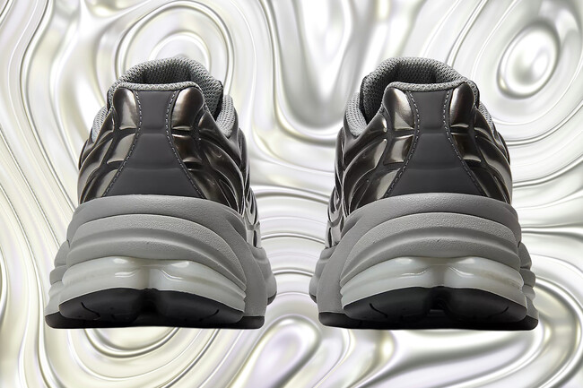 New Balance Tiene Las Zapatillas Que Parecen Titanio Liquido Y Que Son Pura Nostalgia Del Futuro Para Los Amantes De Los Looks Y2k
