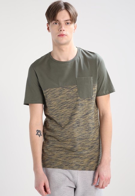 60% de descuento en la camiseta de Jack & Jones jorbak Slim fit en marrón: ahora sólo 5,95 euros en Zalando
