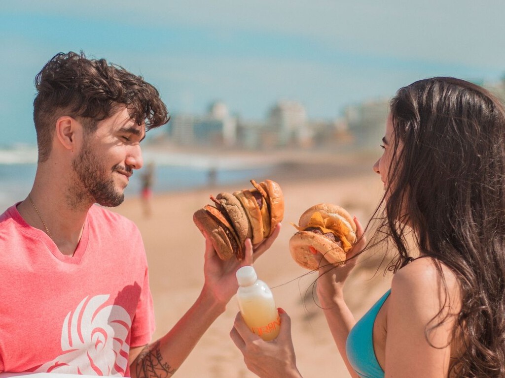 Los españoles no recortan vacaciones tras perder poder adquisitivo, pero sí reducen el gasto: “Me como un bocadillo en la playa en vez de gastar en un restaurante”