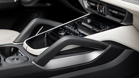 Porsche Cayenne 2023 1