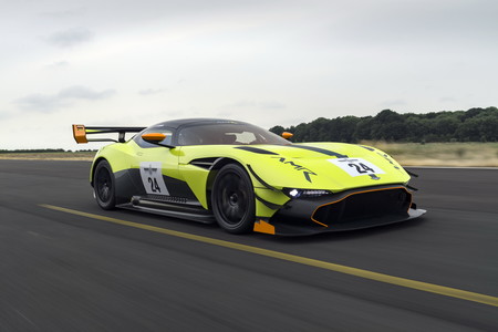 ¿El Aston Martin Vulcan no es lo suficientemente extremo para tí? Seguramente esta versión de AMR cambiará tu opinión