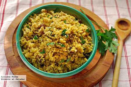 Falso cuscús de coliflor con almendras y pasas al ras el hanout. Receta