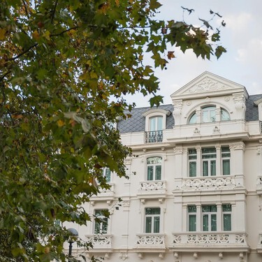 El pueblo de Cantabria que vive congelado en la "belle époque": un balneario de ensueño y más palacios que personas