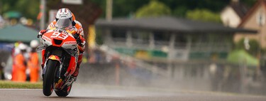 Marc Márquez sufre una fractura en el pulgar de su mano después de su quinta caída en el Warm-Up de MotoGP 