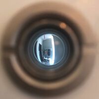 El Supremo aclara todas las dudas sobre colocar mirillas con cámara en casa. Todo depende de si graban y hacia dónde apunta