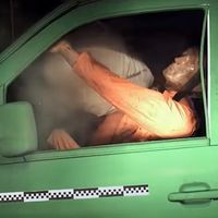 Este estremecedor vídeo demuestra cómo a 50 km/h una carga mal asegurada en la furgoneta puede ser mortal