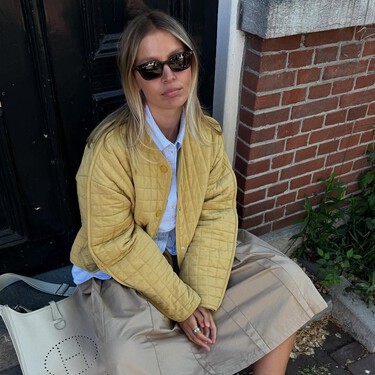 Tienen aspecto de Samba, son de piel y color algodón de azúcar: las inesperadas New Balance que arrasan con todo