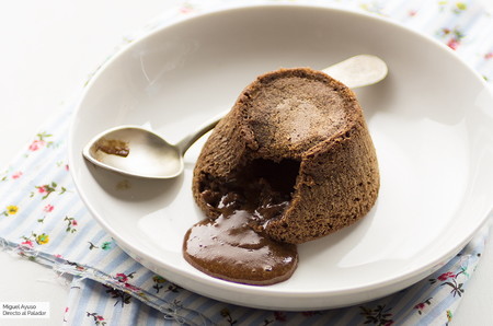 Coulant de chocolate y ron: receta de postre para sorprender