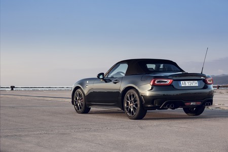 Abarth 124 Spider Scorpione 015