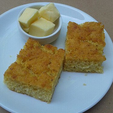 Cómo preparar un pastel de elote exprés con solo 4 ingredientes. No necesitas horno