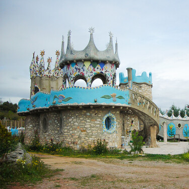 El Gaudí extremeño: un marmolista autodidacta que ha construido en un pueblo de Badajoz su propia 'Casa Batlló' 