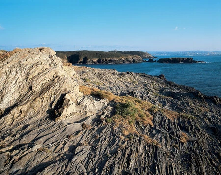 El Refugio Gallego De Richard Gere Y Alejandra Silva Un Pueblo Con Un Castillo Del Siglo Xvi Playas Salvajes Y Mejillones De Primera
