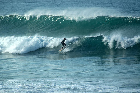 Si no hay olas, vuelves gratis. Portugal se promociona entre los surferos. 