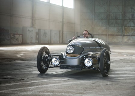 Morgan EV3: Tres ruedas, un motor eléctrico y muchas ganas de divertirse