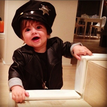 No todo va a ser disfrazarse de cosas feas en Halloween, ¿verdad Milan Piqué?