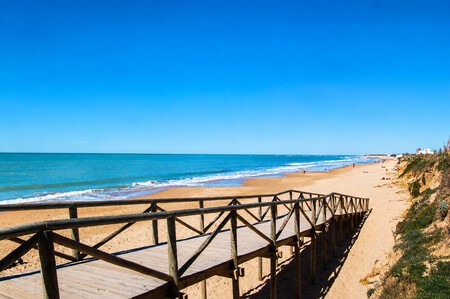 Viajes Escapadas Destinos Espana Playa Famosos Ines Garcia Novia Lamine Yamal Vacaciones Verano Tranquilidad