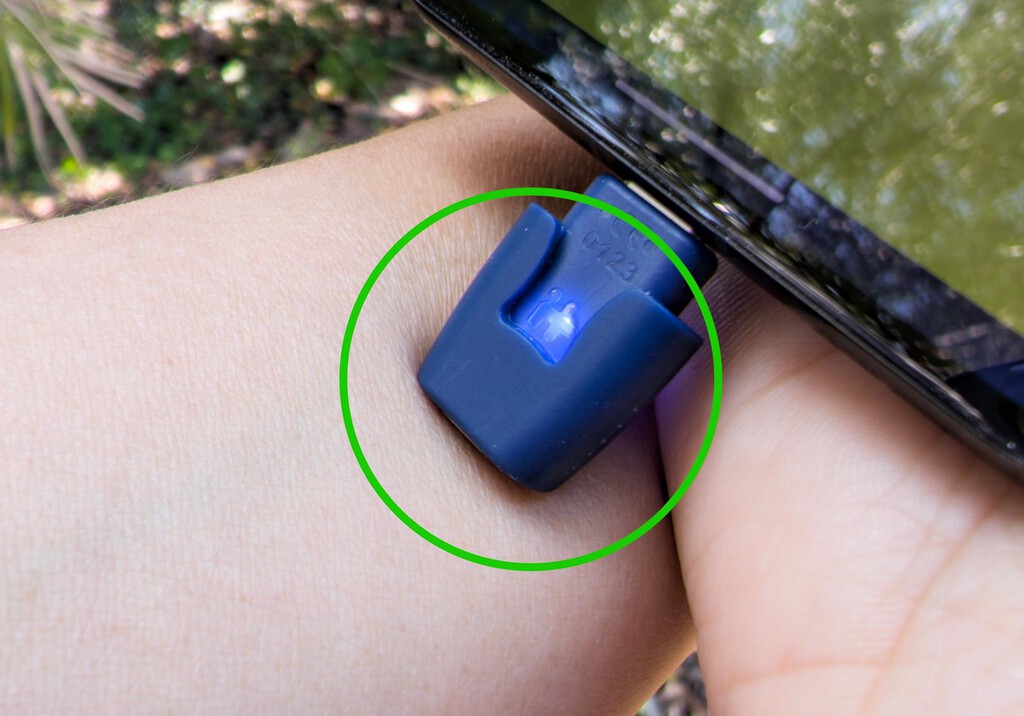 Hay un accesorio que enchufo al móvil cada vez que me pica un mosquito. Ha llegado ese momento del año