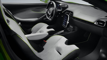 McLaren Artura interior