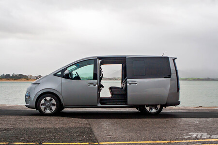 Hyundai Staria puertas abiertas