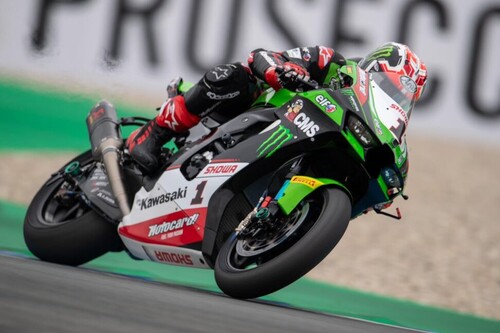 Jonathan Rea recupera el liderato del mundial aprovechando la batalla entre Toprak Razgatlioglu y Scott Redding