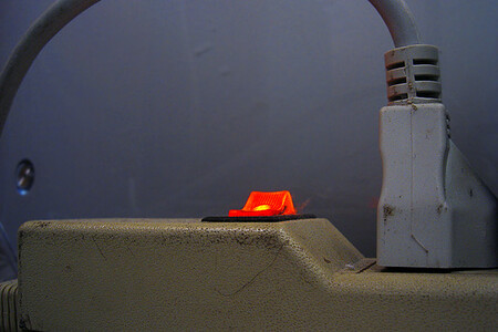 •NOM-003-SCFI-2014 Productos eléctricos - Especificaciones de seguridad. •NOM-008-SCFI-2002 Sistema General de Unidades de Medida. •NOM-024-SCFI-2013 Información comercial para empaques, instructivos y garantías de los productos electrónicos, eléctricos y electrodomésticos. •NMX-J-195-ANCE-2018 Cordones de alimentación, extensiones y productos que se comercializan o destinan para uso como extensiones, multicontactos, barras multicontactos y similares - Especificaciones y métodos de prueba.