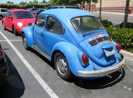 Auto Estacionado Sentido Contrario