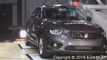 El Fiat Tipo, Dodge Neon en México, sólo consiguió 3 estrellas en el crash test de Euro NCAP
