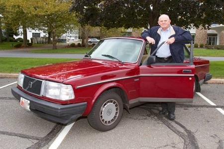 Un Volvo 240 con un millón de millas (casi 1,61 millones de km)