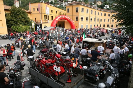 ¡Fiestón! Moto Guzzi te invita a la celebración del 50 aniversario de la V7 en Mandello del Lario