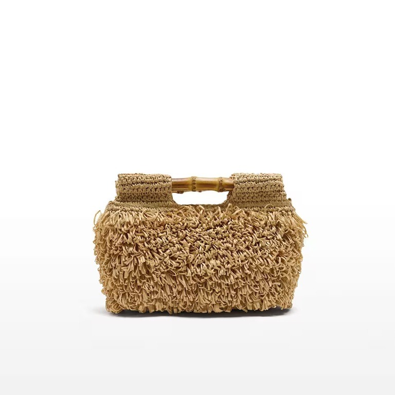 Bolso efecto rafia con asa de bambú de Parfois
