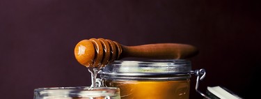 La miel también es un azúcar y por eso deberías evitarla en tu dieta