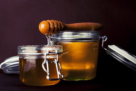 La miel también es un azúcar y por eso deberías evitarla en tu dieta
