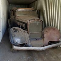 Abrió un contenedor y encontró un Buick guardado hace más de 40 años
