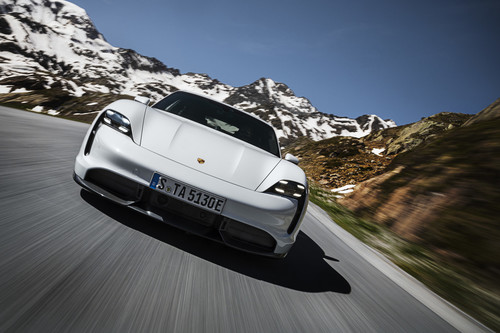 Primer contacto con el Porsche Taycan: más que un rival para Tesla, la esperanza de los coches eléctricos