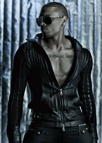 ¿A Chris Brown lo han sacado del armario a empujones?