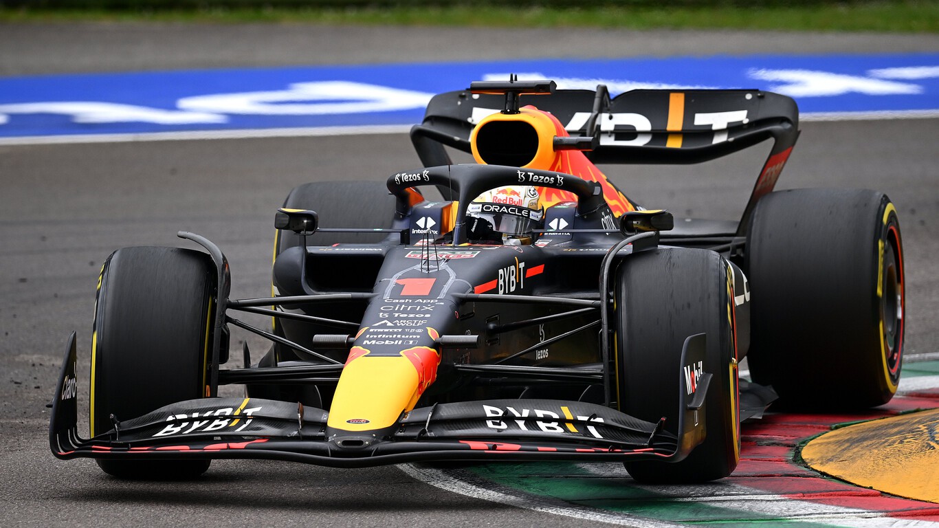 Max Verstappen arrasa en Imola y aprovecha la debacle de Ferrari para revivir el mundial de Fórmula 1