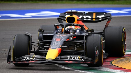 Max Verstappen arrasa en Imola y aprovecha la debacle de Ferrari para revivir el mundial de Fórmula 1
