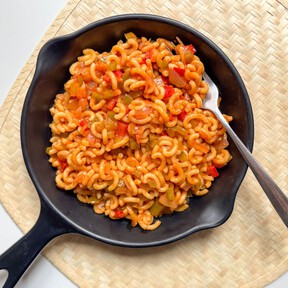 Fideuá de verduras, una receta clásica con más sabor del que imaginas 