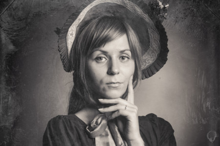 La historia de la fotografía en una modelo y 11 retratos
