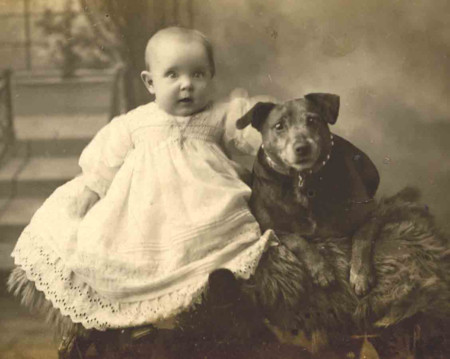 Un viaje al pasado con Libby Hall y su extraordinaria colección de fotos de perros