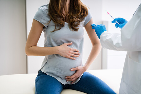 ¿Puedo vacunarme contra la Covid si estoy embarazada? ¿Qué vacuna es mejor?