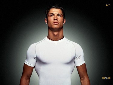 Lío a la vista: la madre del hijo de CR7 lo quiere de vuelta...
