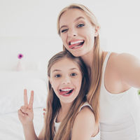 "Los padres somos el mejor ejemplo para nuestros hijos adolescentes", nos recuerdan los pediatras españoles