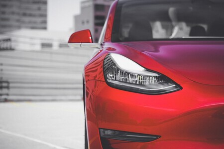 Huelva añade un Tesla Model 3 a su flota de vehículos oficiales: 100.000 euros 'en pos del medio ambiente'