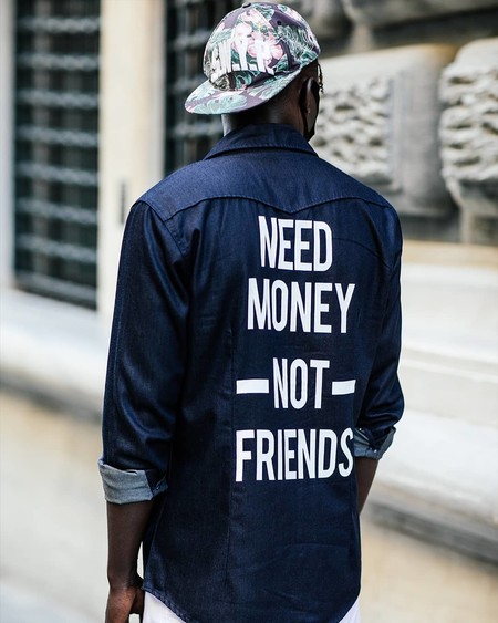La camisa en denim es la pieza clave del entretiempo en éstos looks que lo demuestran