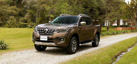 Así chapotea en el barro la nueva Renault Alaskan, esa pick-up producto de la alianza