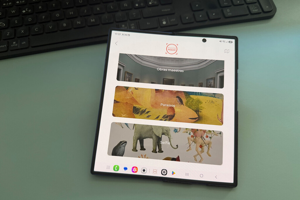 No puedes hacer fotos en el Museo del Prado, pero Samsung estrena esta app con IA para que te lleves un selfie de recuerdo