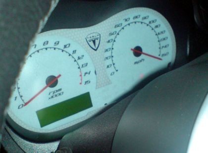 Velocímetro y cuentarrevoluciones del Tesla Roadster