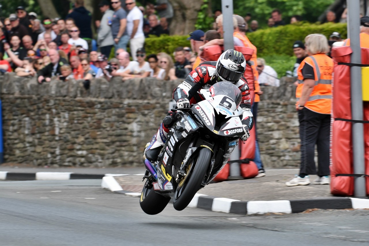 Michael Dunlop bate otro récord del IOMTT, paliza absoluta en la Pokerstars Senior TT